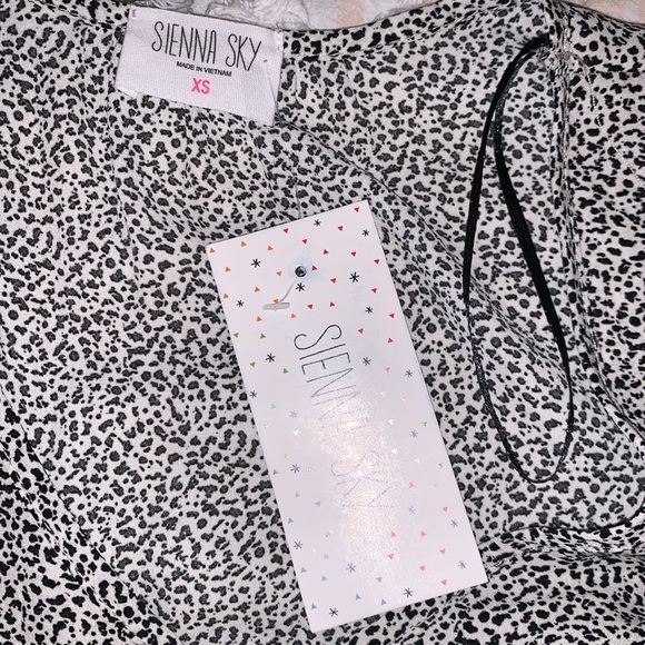 NWT Sienna Sky Size XS Cinched Waist Blouse - Picture 11 of 12